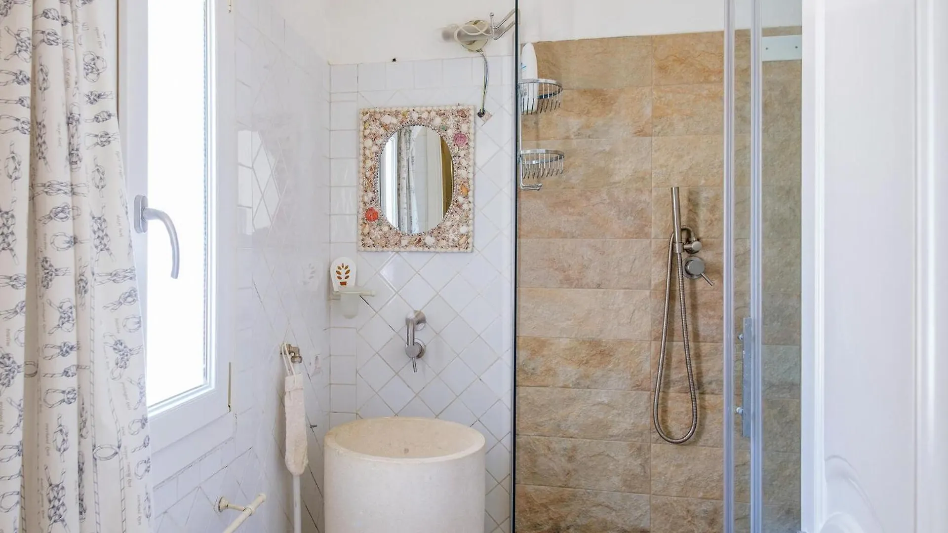 Amazing Home In Stintino With Kitchenette 0*,